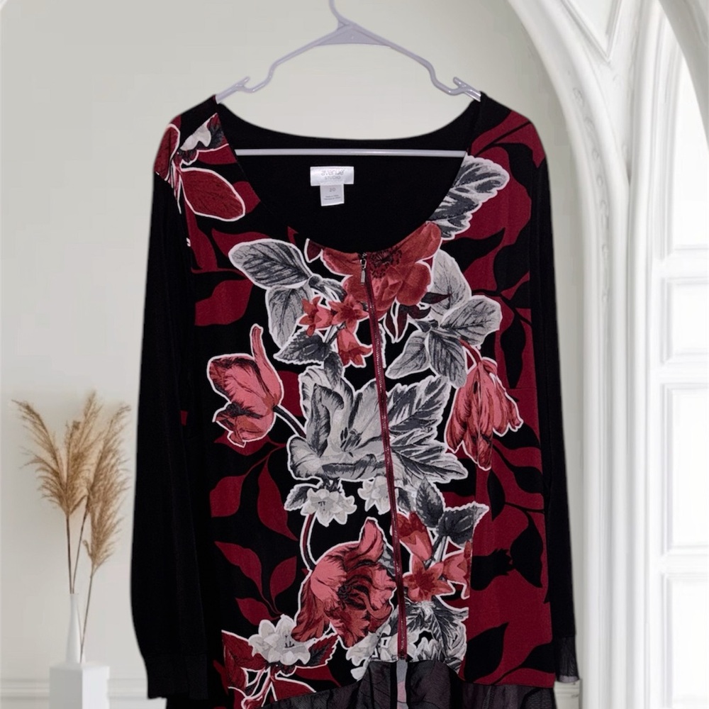 AVENUE ESTUDIO Floral Black and Red Long Sleeve Top